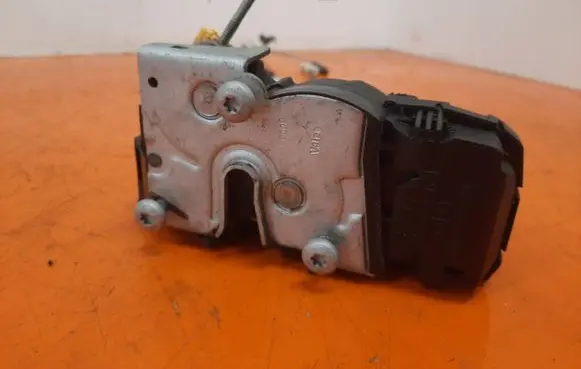 Tesla Model S Rear door lock L2759696