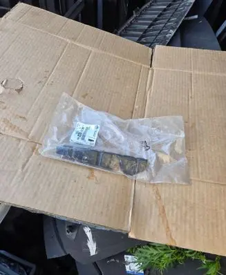 Peugeot 208 II Engine bonnet/hood hinges 9827418480