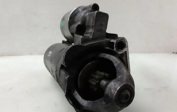 Volkswagen PASSAT B5 Starter motor 068911024G 0001110136