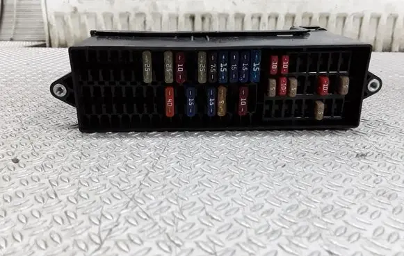 Volkswagen Touran I Fuse module 1T1970043