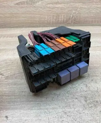 Renault Laguna II Fuse module 8200283136 55RDYF0B2