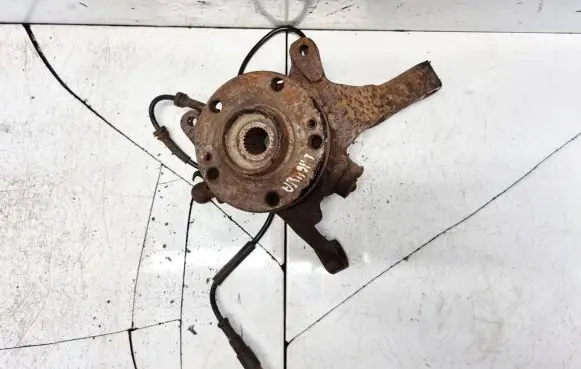 Renault Laguna I Front wheel hub