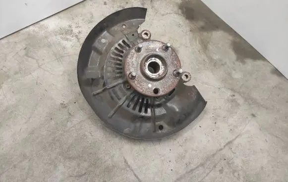 Toyota Sienna XL30 III Front wheel hub