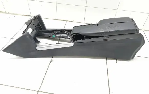 Mercedes-Benz E W212 Armrest A2126800050 DBAE001102 829470