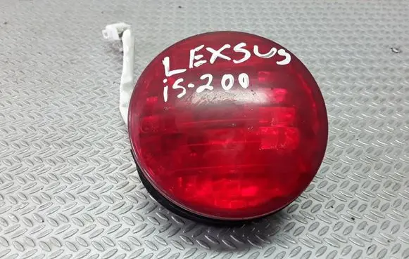 Lexus IS 200-300 Third/center stoplight