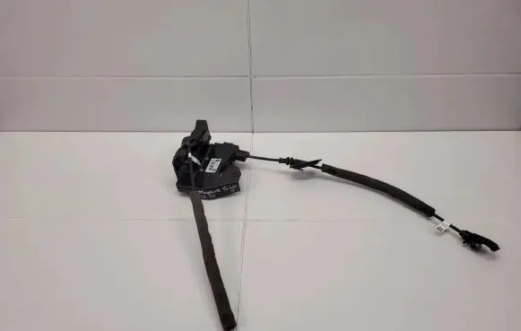 Renault Megane IV Rear door lock 825031733R