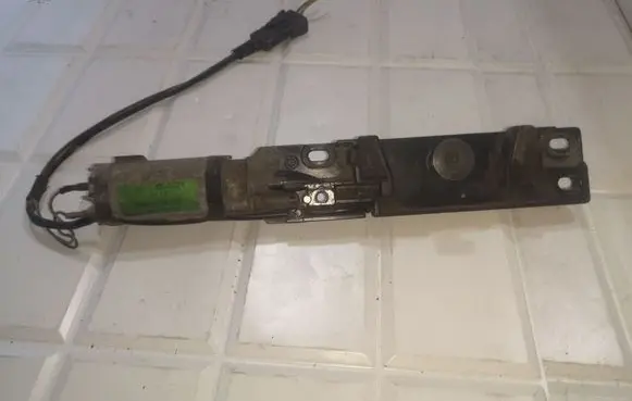 BMW 7 E38 Central locking motor 0390201300 8352202