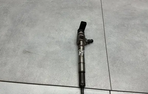Volkswagen Golf VI Fuel injector 03L130277B