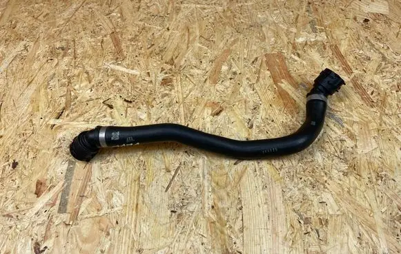 Engine coolant pipe/hose