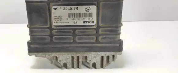 Volkswagen PASSAT B4 Engine control unit/module 8A0907311L 0261203188