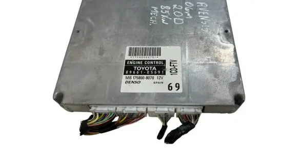 Toyota Avensis T250 Engine control unit/module 8966105691 1758008070 MB1758008070