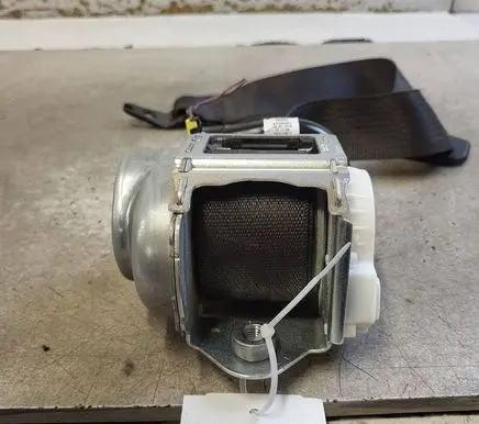 Opel Astra K Rear seatbelt 39043715