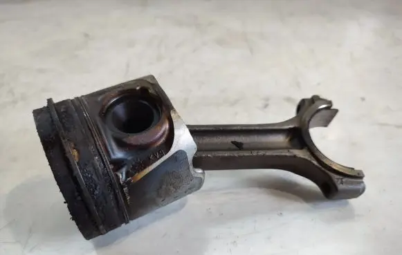 Renault Trafic II (X83) Piston 