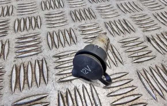 Ford C-MAX I 12 V Socket (front) 
