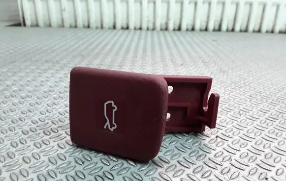 Engine bonnet (hood) release handle