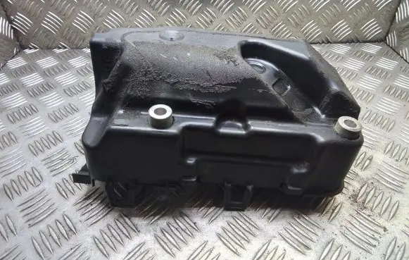 Air filter box
