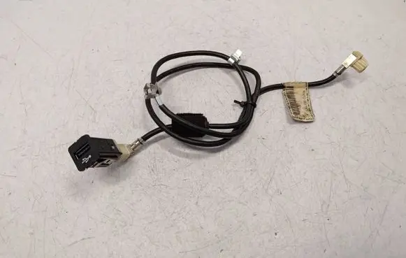 BMW X5 E70 USB socket connector 9167196 61319167196 84109237656
