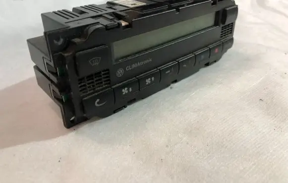 Volkswagen PASSAT B5.5 Climate control unit 0004GP