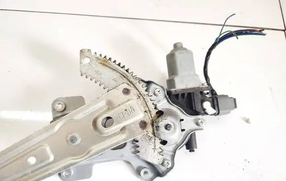 Mitsubishi Lancer X Front door window regulator motor 810270