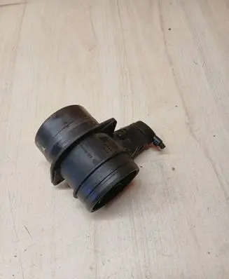 Skoda Octavia Mk2 (1Z) Mass air flow meter 0281002461 074906461B