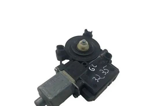 Volkswagen Polo V 6R Rear door window regulator motor 0130822533