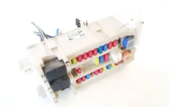 Isuzu D-Max Fuse box set 0658