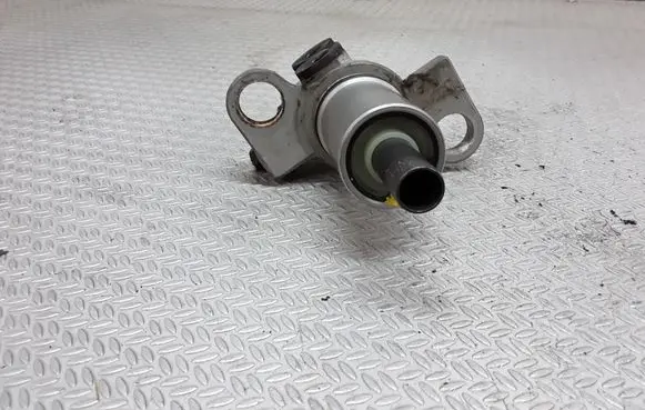 Audi A4 S4 B6 8E 8H Master brake cylinder