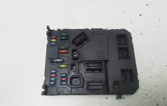 Citroen Xsara Picasso Fuse module S118085320 9653667580