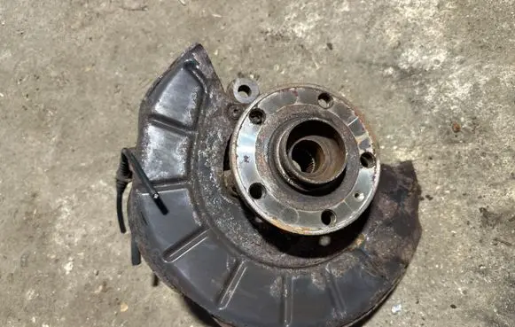 Volkswagen Tiguan Front wheel hub spindle knuckle