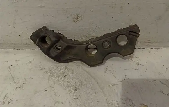 Volkswagen PASSAT CC Front bumper mounting bracket 3C8807184A