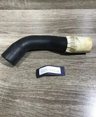 Volkswagen PASSAT B4 Engine coolant pipe/hose 357121051K