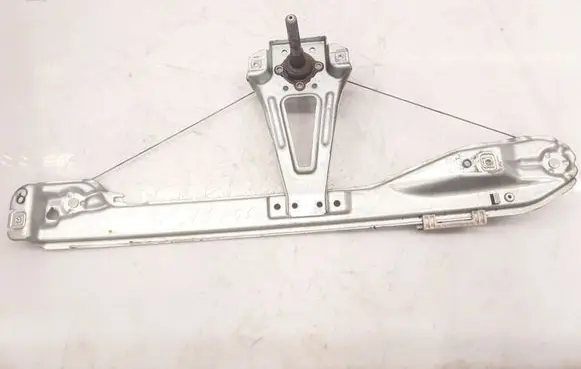 Rear door manual window regulator