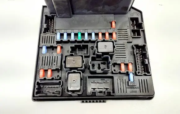 Nissan Qashqai Fuse module 284B7BB00C