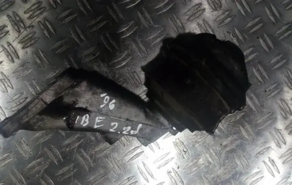 Mercedes-Benz E W210 Engine mount bracket 2022401617 1112230904