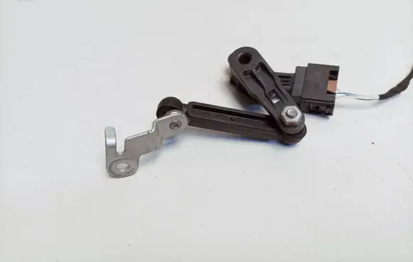 BMW X3 G01 Rear air suspension level height sensor 6895467