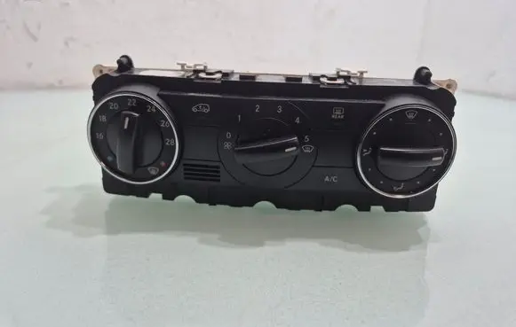 Mercedes-Benz B W245 Climate control unit A1699000900