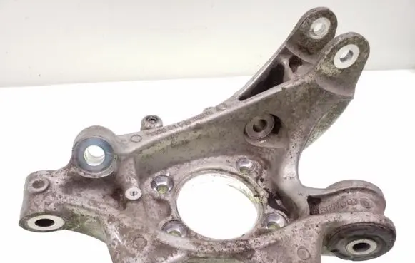 Rear wheel hub spindle/knuckle