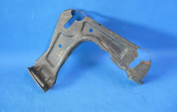 Skoda Octavia Mk2 (1Z) Headlight/headlamp mounting bracket 1Z0805071