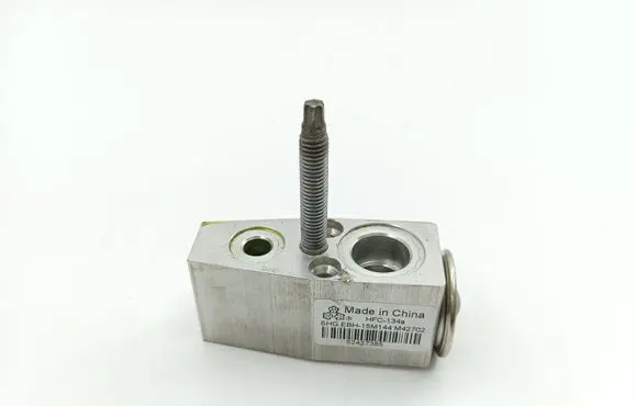 Chevrolet Orlando Air conditioning (A/C) expansion valve 52427385