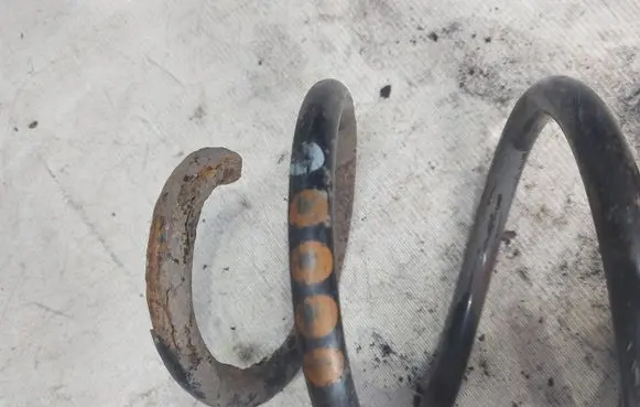 Volkswagen Touran I Front coil spring