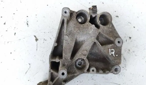 Alfa Romeo Giulietta A/C compressor mount bracket 55225455