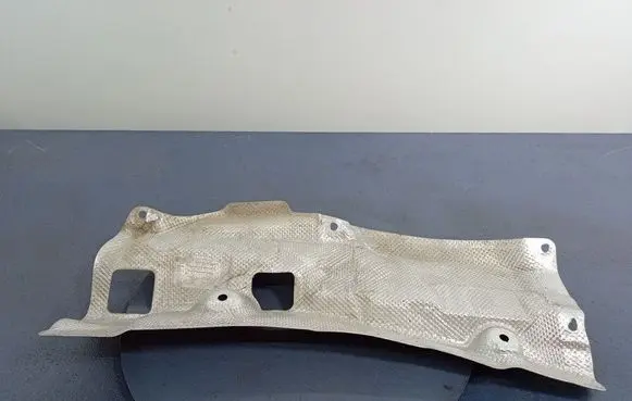 Audi Q7 4M Exhaust heat shield 4M0825662J