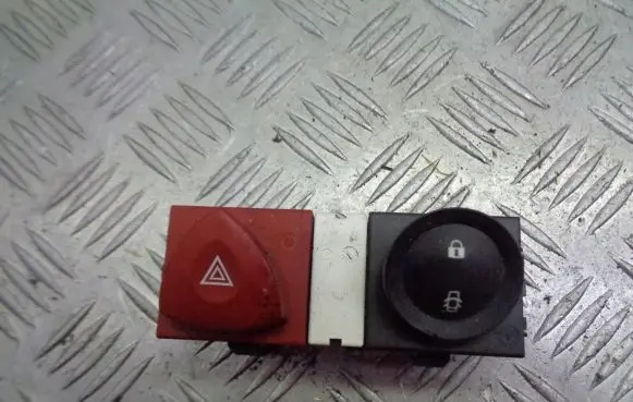 Renault Megane II Hazard light switch