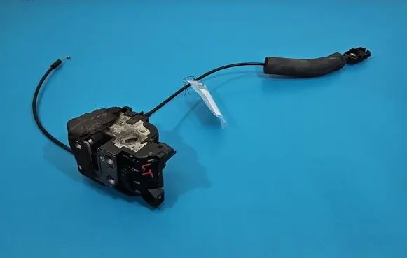 Renault Megane III Rear door lock 825030574R IMPRK1547955