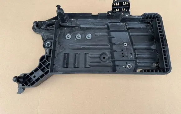 Audi Q3 F3 Battery box tray 5QF915331C