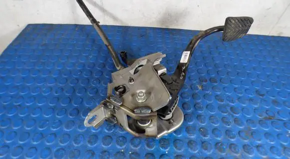 Hyundai Elantra VI Clutch pedal 32802F2LA0 93840F2100