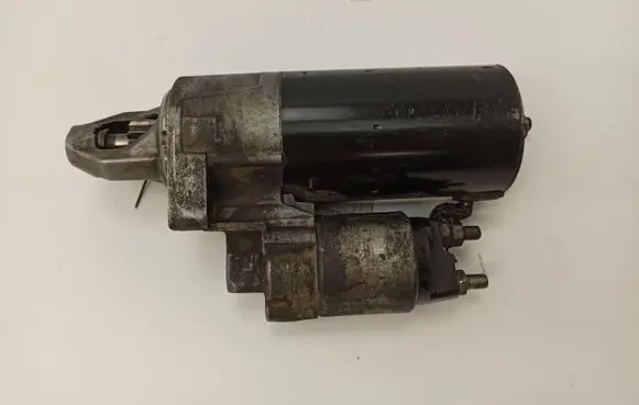 Mercedes-Benz E W211 Starter motor A0061516101