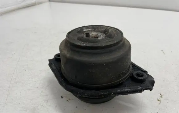 Mercedes-Benz ML W164 Engine mount bracket A2512403117