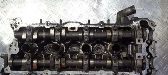 Nissan Sunny Engine head 