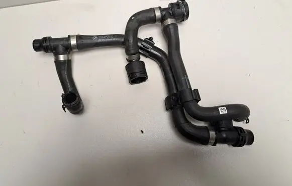 BMW i4 Engine coolant pipe/hose 8475689 8475688